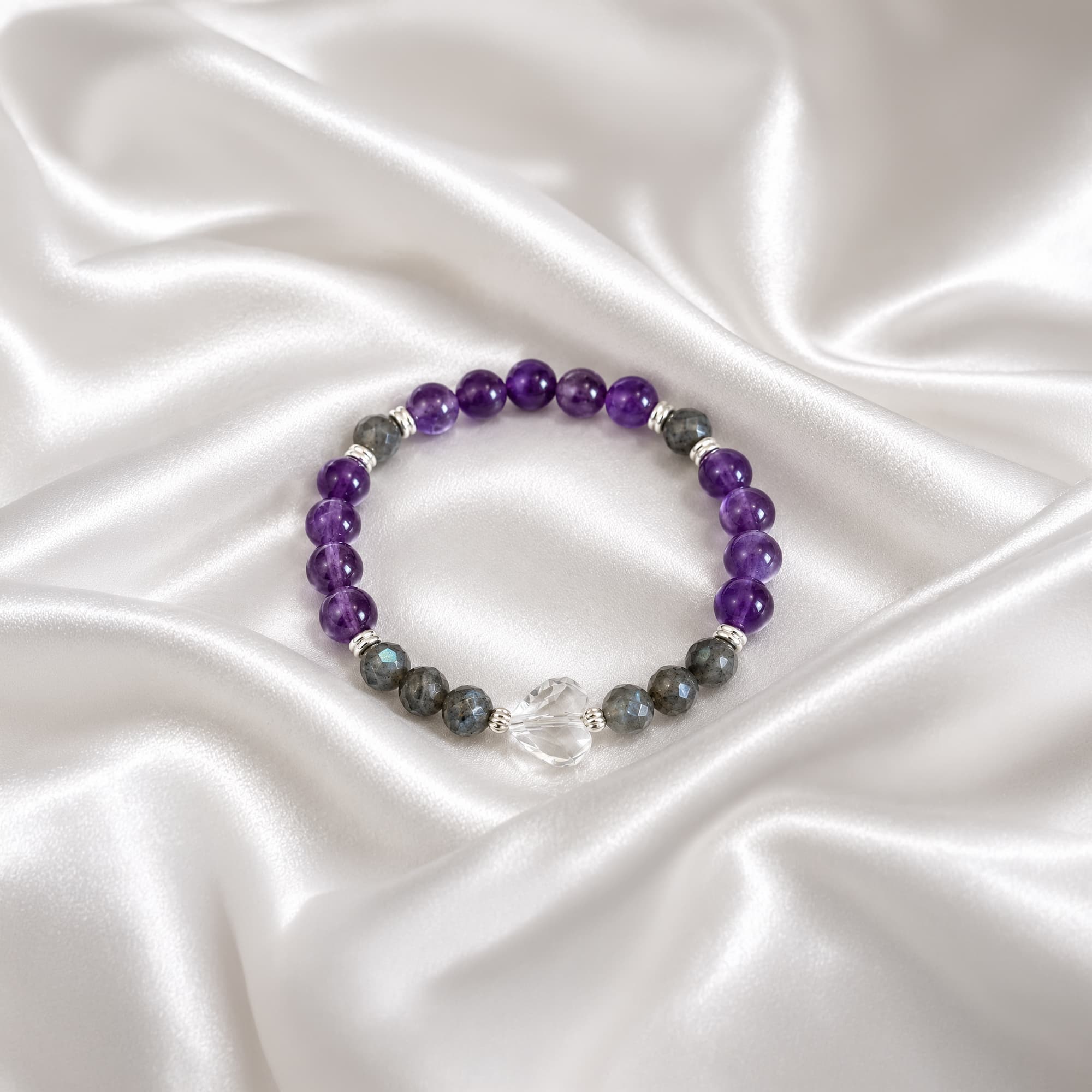 СИЛА, ЗАЩИТА И МИСТИКА – ГРИВНА ОТ ХЕМАТИТ, ЛАБРАДОРИТ, АМЕТИСТ И СЪРЦЕ SWAROVSKI