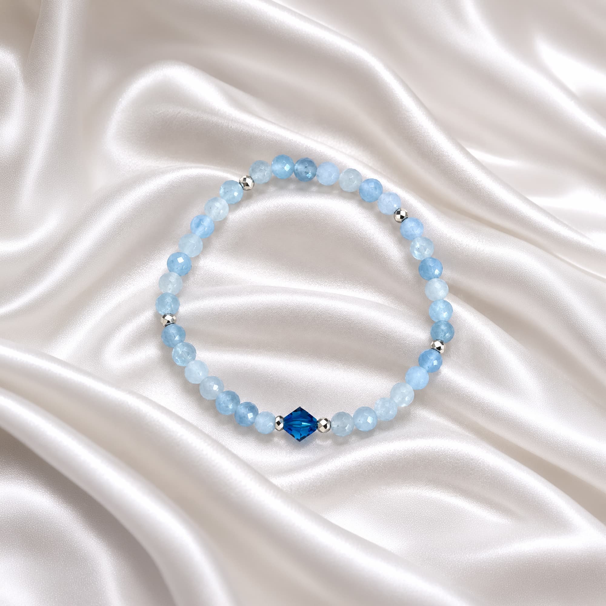 ИНТУИЦИЯ И СИЯНИЕ – ГРИВНА ОТ АКВАМАРИН И КРИСТАЛИ SWAROVSKI
