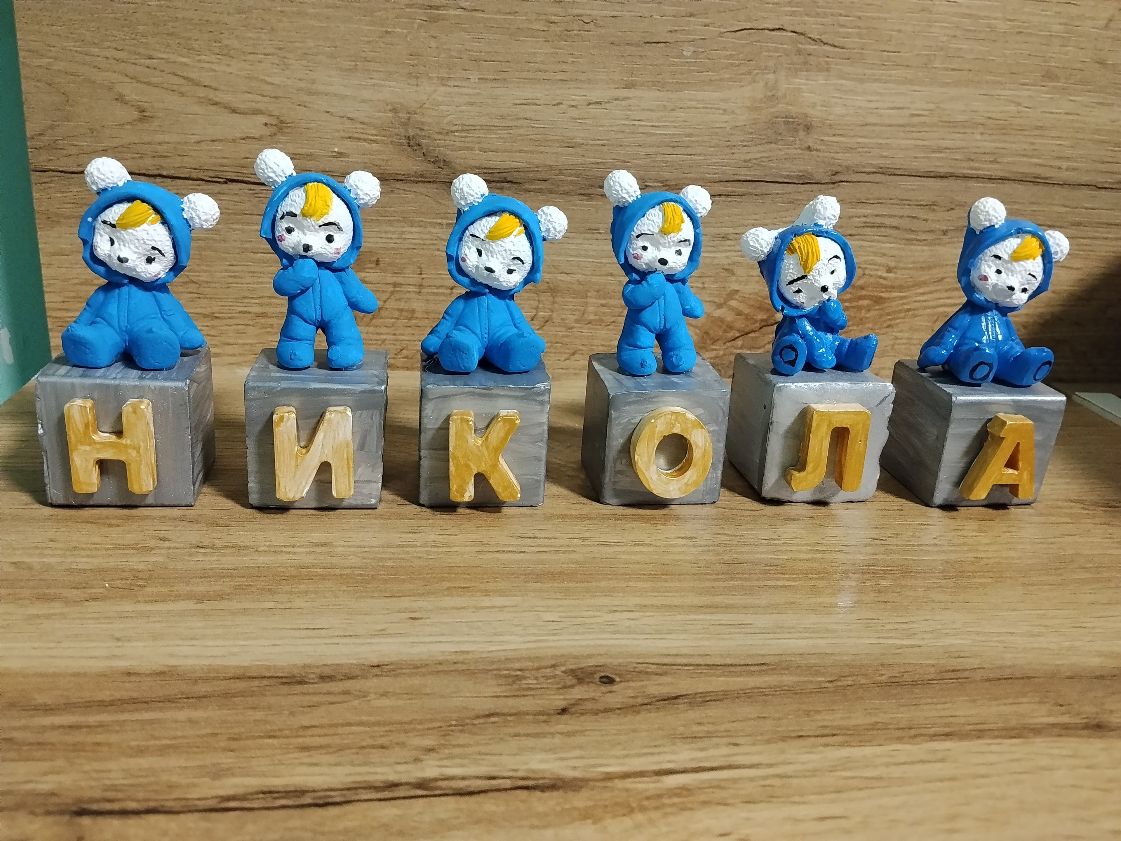 Гипсово фигурки с букви